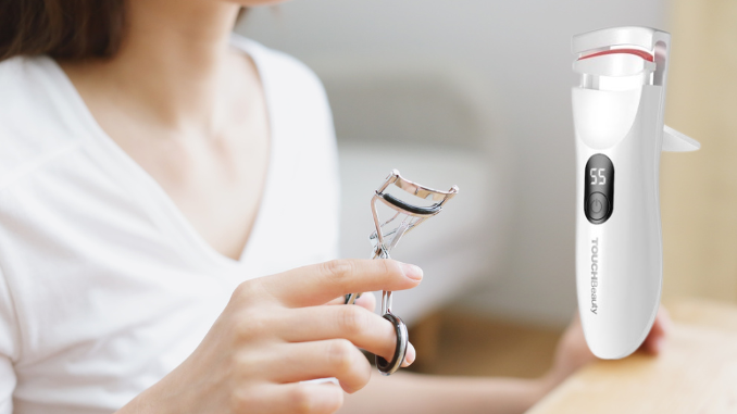 Are Heated Eyelash Curlers Better Than Normal Ones?
